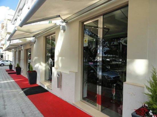 Les Folies Cafè
