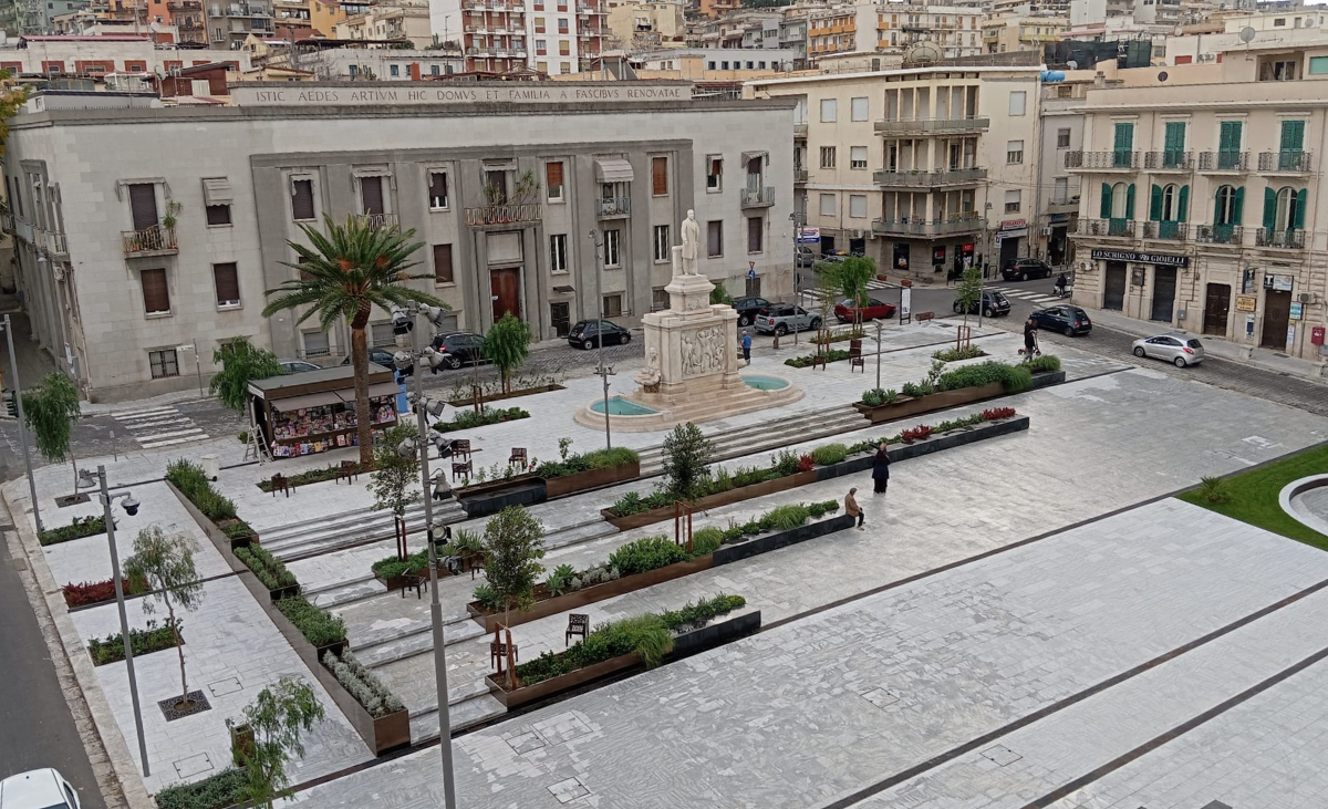 Piazza De Nava